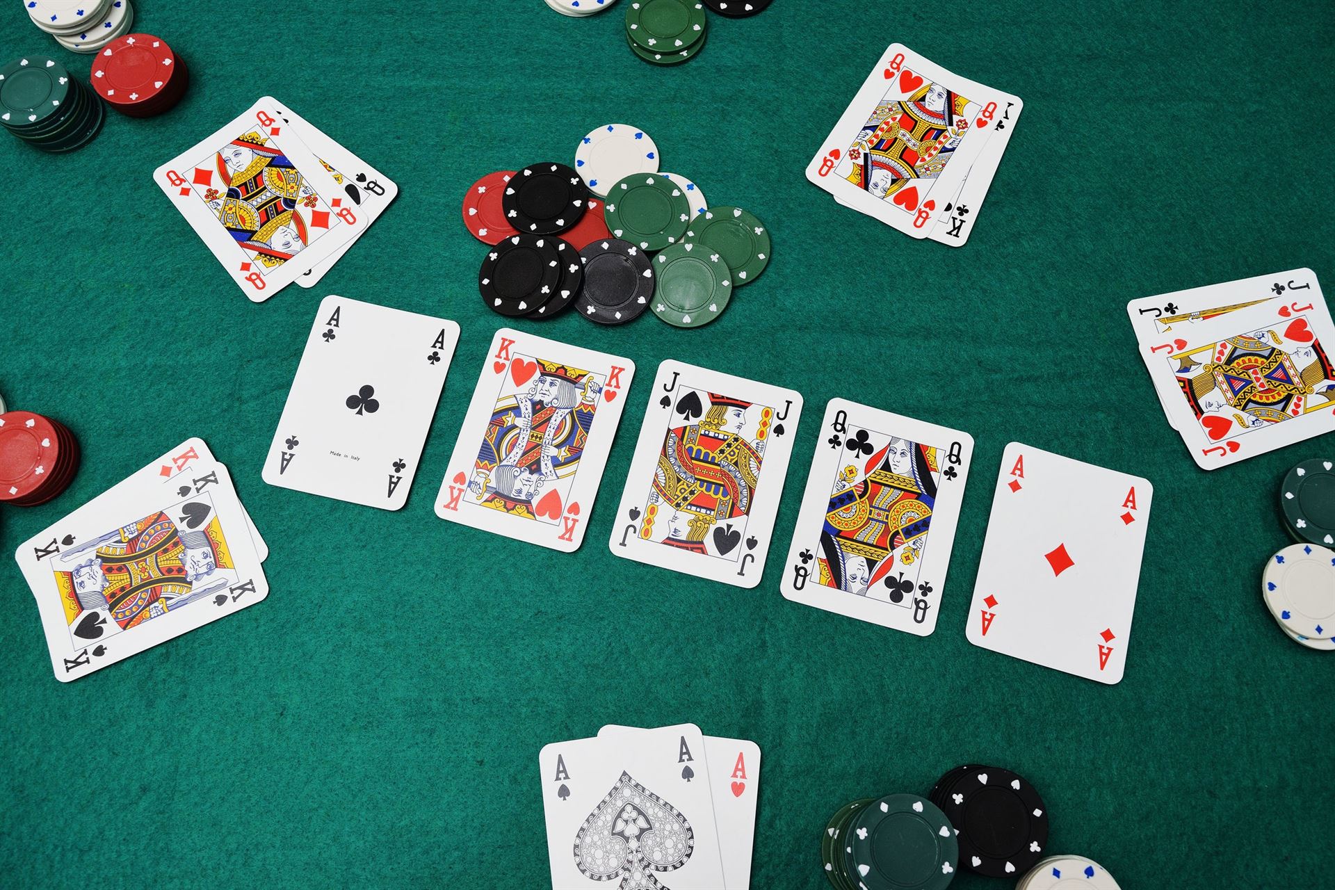Njut av maratonspel: Spela poker i timmar