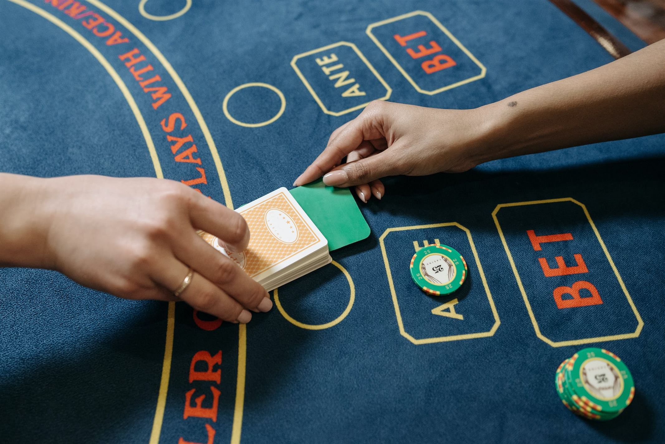 Få Adrenalinkicken: Njut av Spänningen med Pokerspel Online