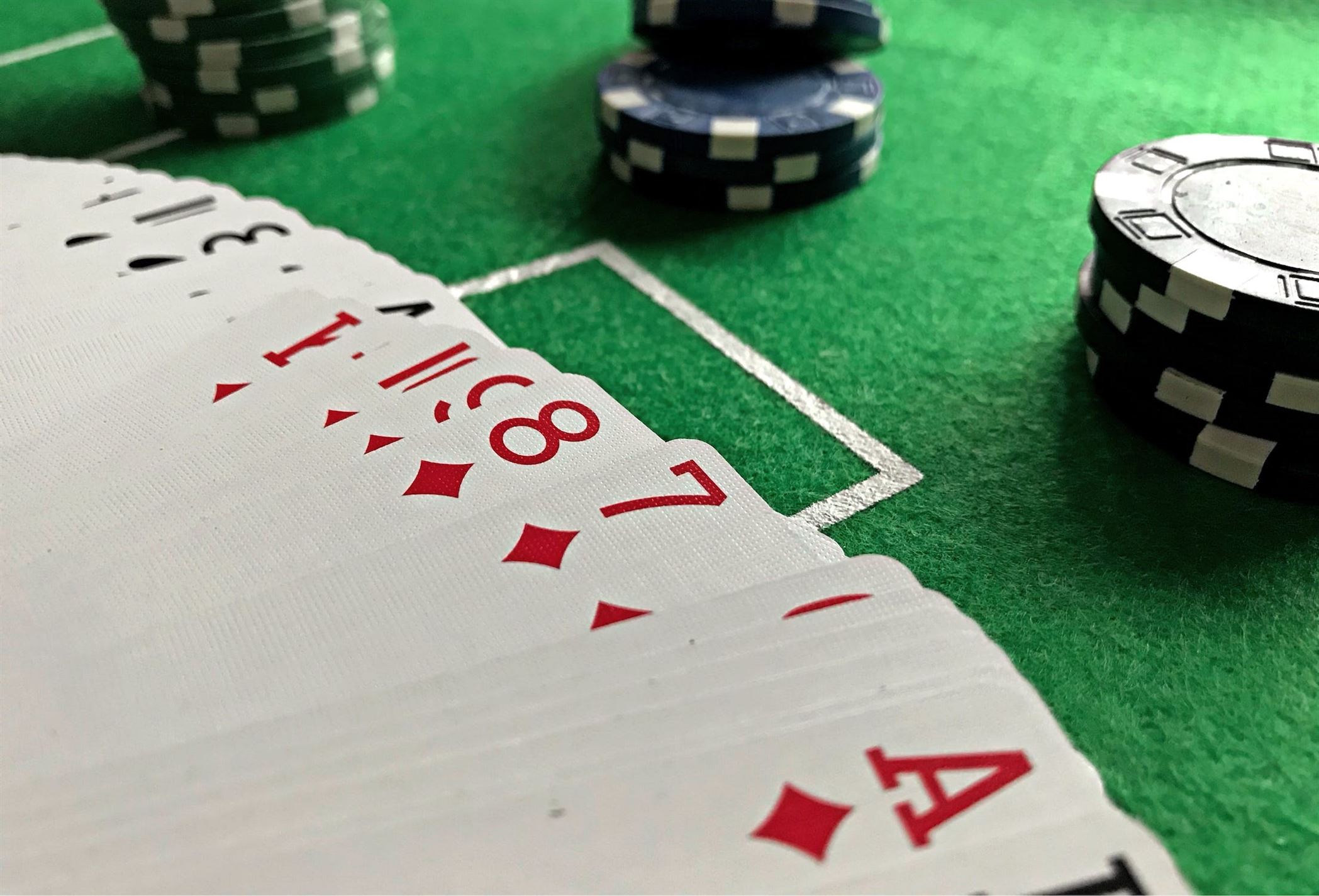 Erövra Turneringarna: Njut av Enastående Spelupplevelser med Strategi för Pokerturneringar Online