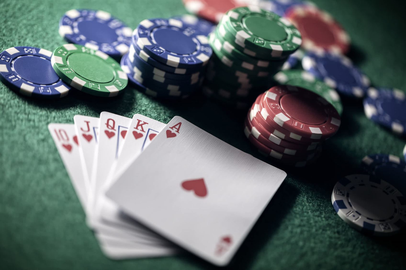 Förbättra Ditt Spel: Spela Poker Online med Gratis Programvara